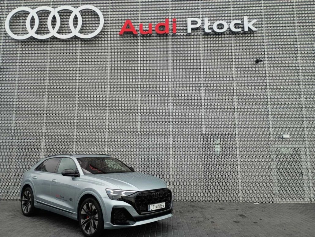 AUDI Q8