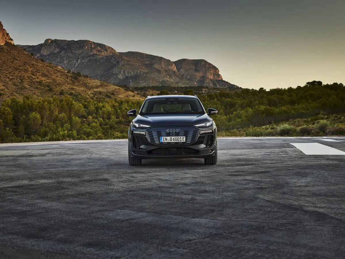 widok na deskę rozdzielczą, wnętrza audi q6 e-tron